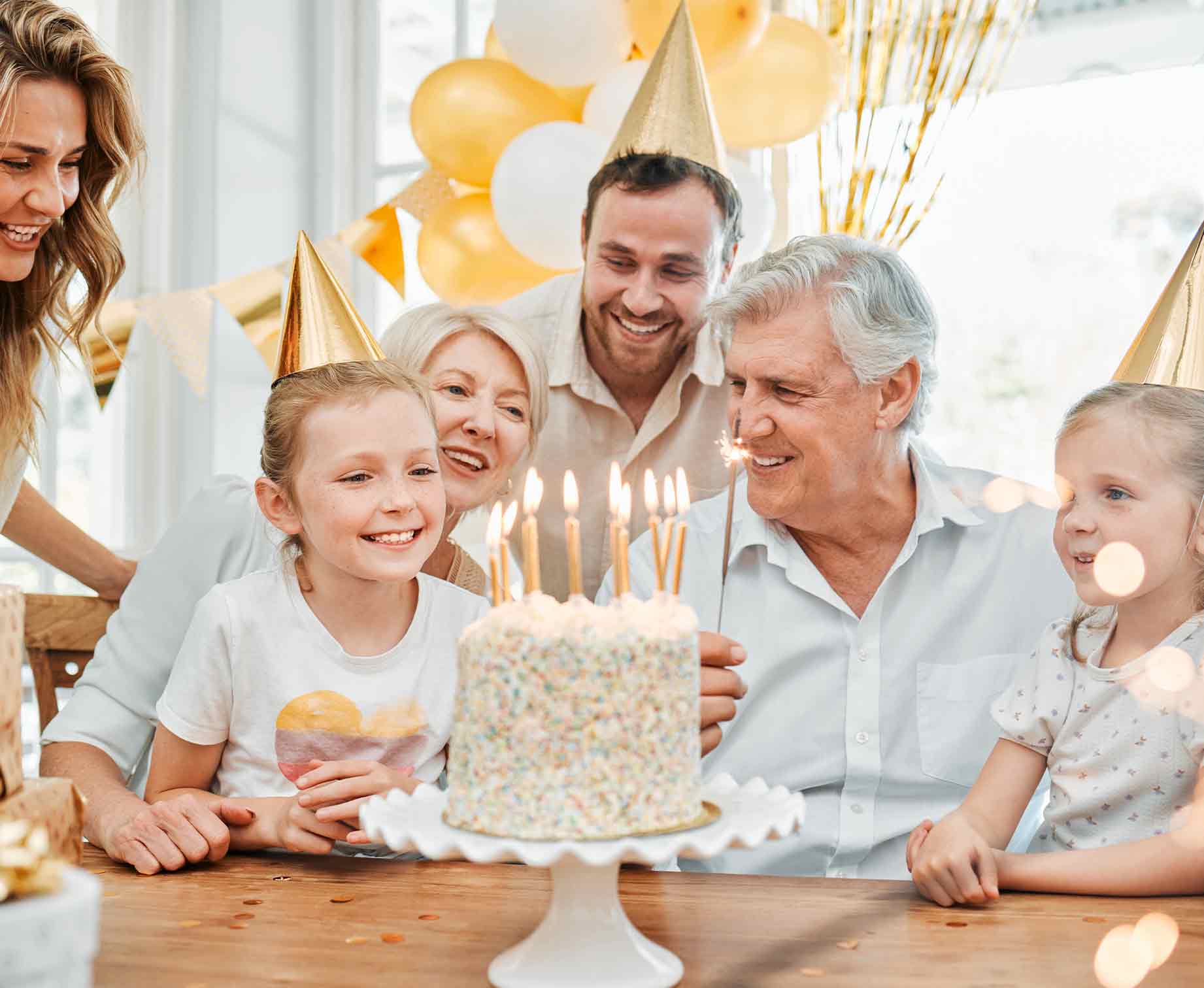danksagungskarten-mit-unicef-zum-geburtstag-selbst-gestalten-familie-am-geburtstagstisch danksagungskarten-mit-unicef-zum-geburtstag-selbst-gestalten