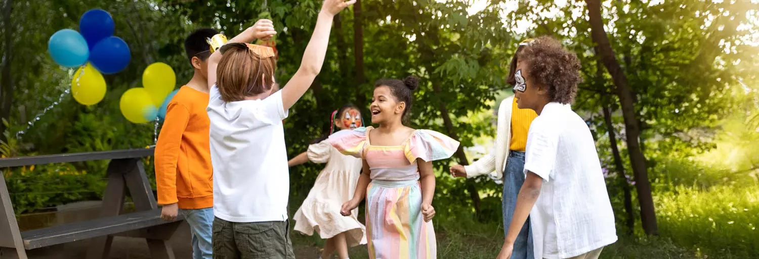 Spiele für den Kindergeburtstag: Die besten Ideen für drinnen und draußen