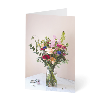Grußkarte „Stilvolle Blumensträuße“ kaufen im UNICEF Grußkartenshop. Bild 1